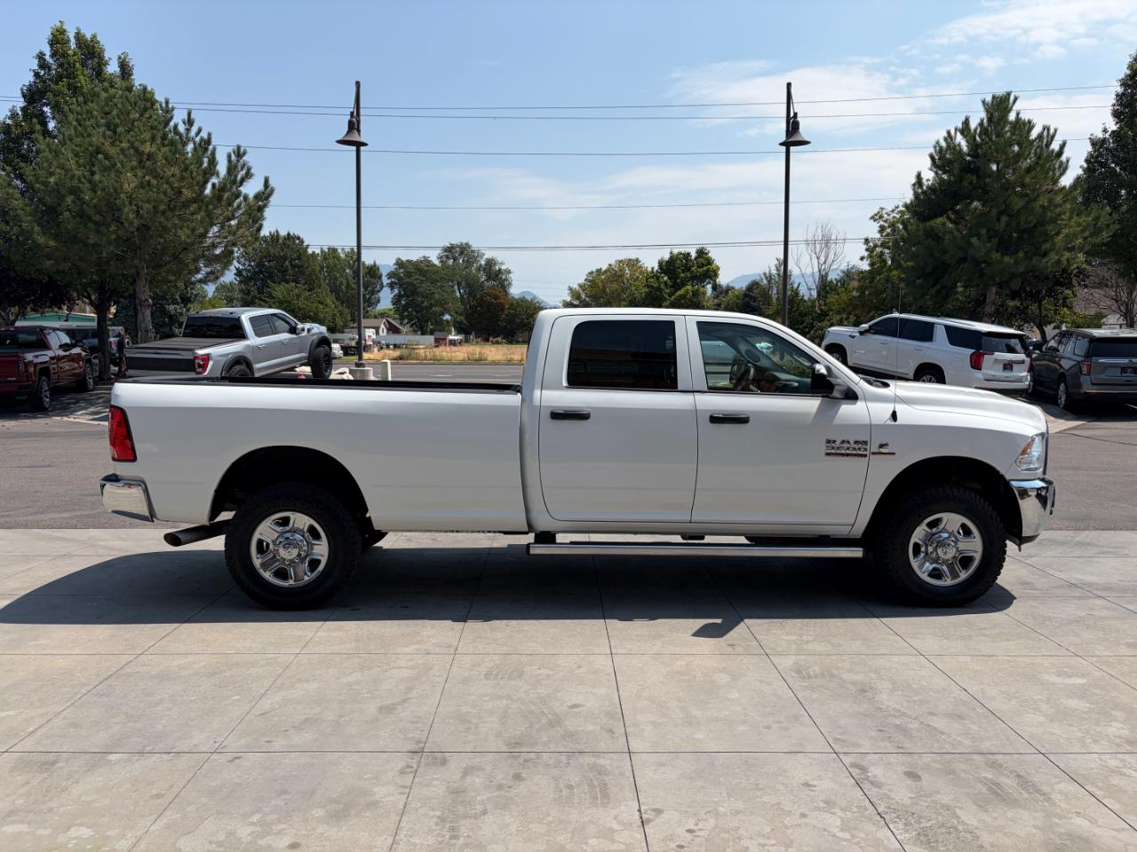RAM 3500 Tradesman 4x4 Crew Cab 8' Box 2017