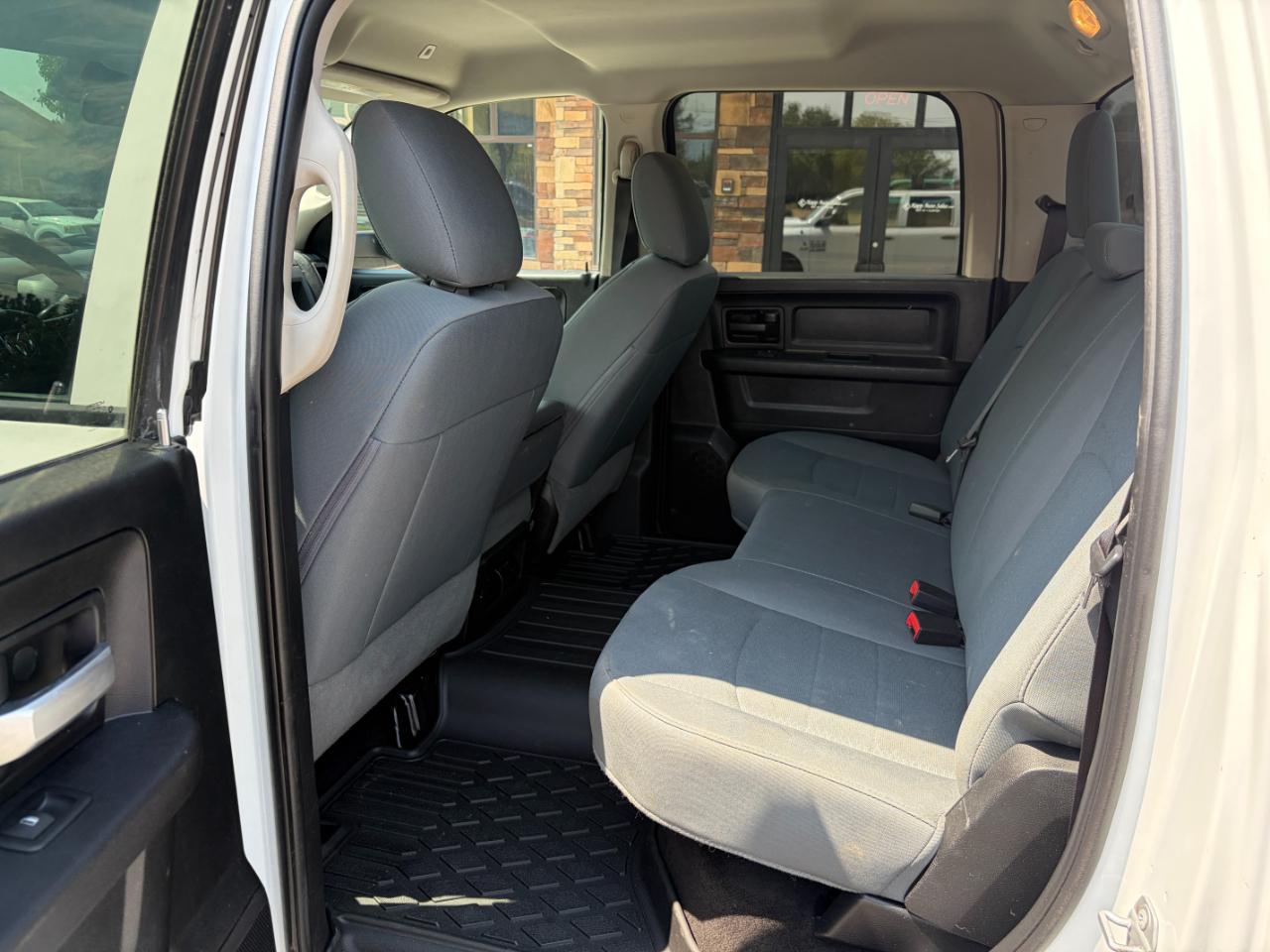 RAM 3500 Tradesman 4x4 Crew Cab 8' Box 2017