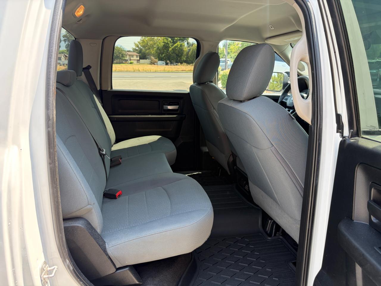 RAM 3500 Tradesman 4x4 Crew Cab 8' Box 2017