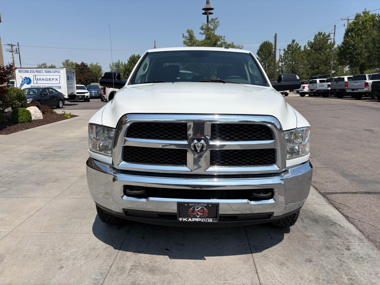RAM 3500 Tradesman 4x4 Crew Cab 8' Box 2017