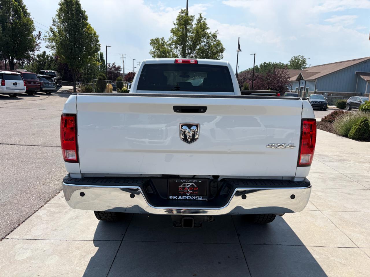 RAM 3500 Tradesman 4x4 Crew Cab 8' Box 2017