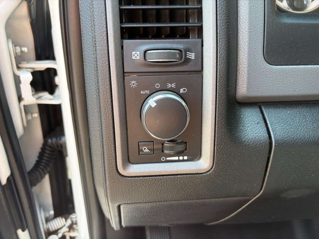 RAM 3500 Tradesman 4x4 Crew Cab 8' Box 2017