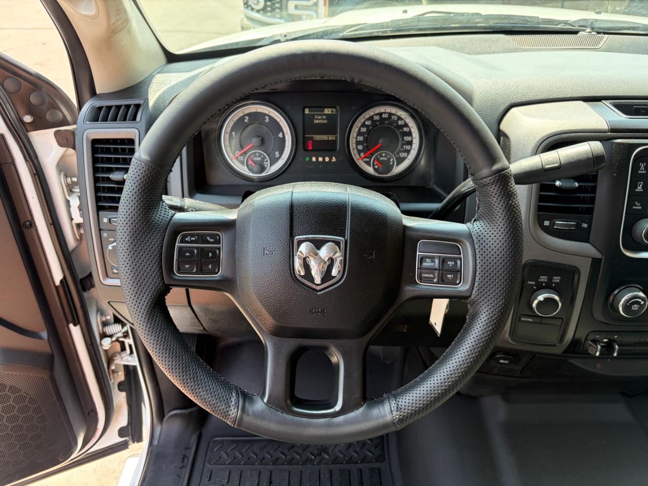 RAM 3500 Tradesman 4x4 Crew Cab 8' Box 2017