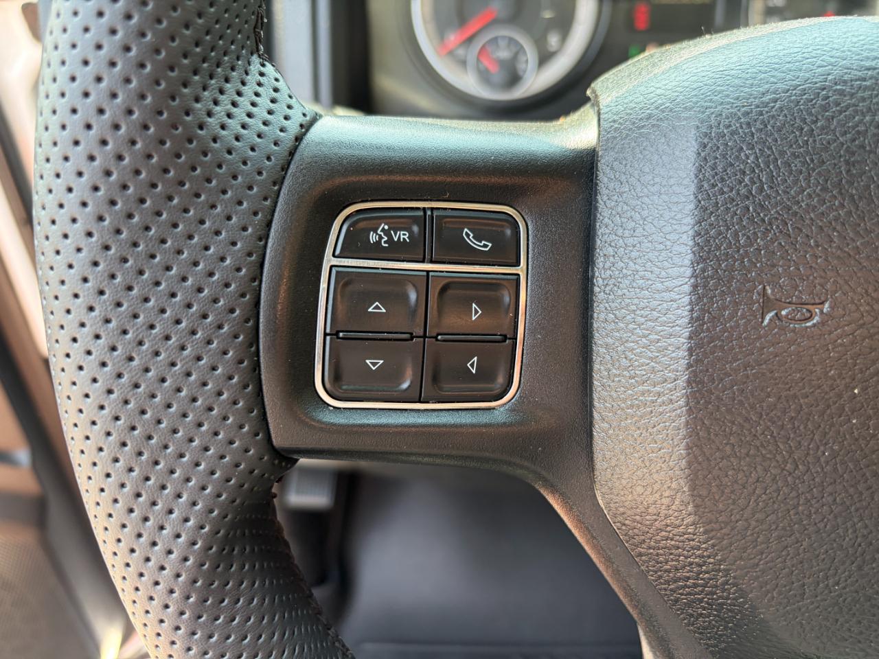 RAM 3500 Tradesman 4x4 Crew Cab 8' Box 2017