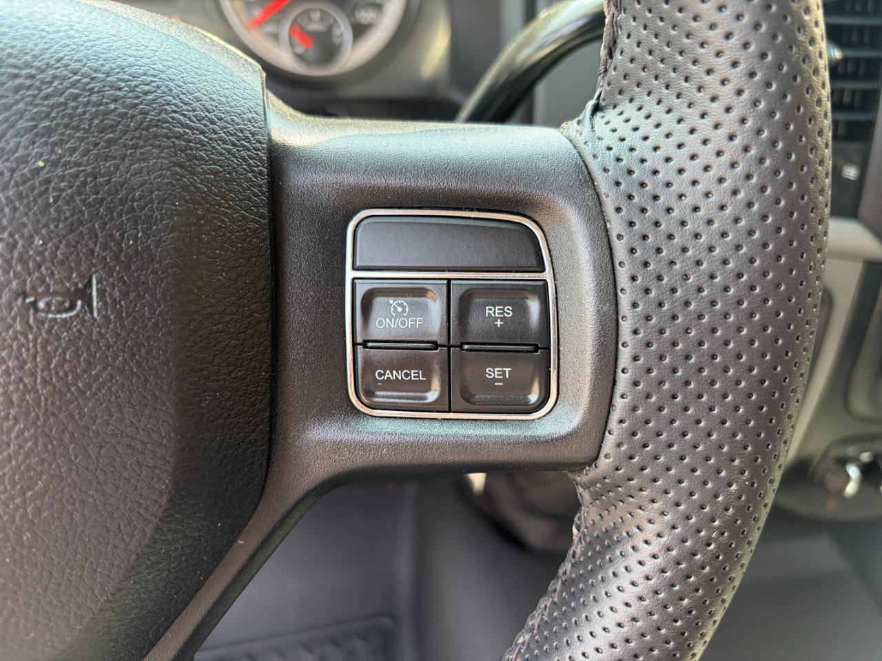 RAM 3500 Tradesman 4x4 Crew Cab 8' Box 2017