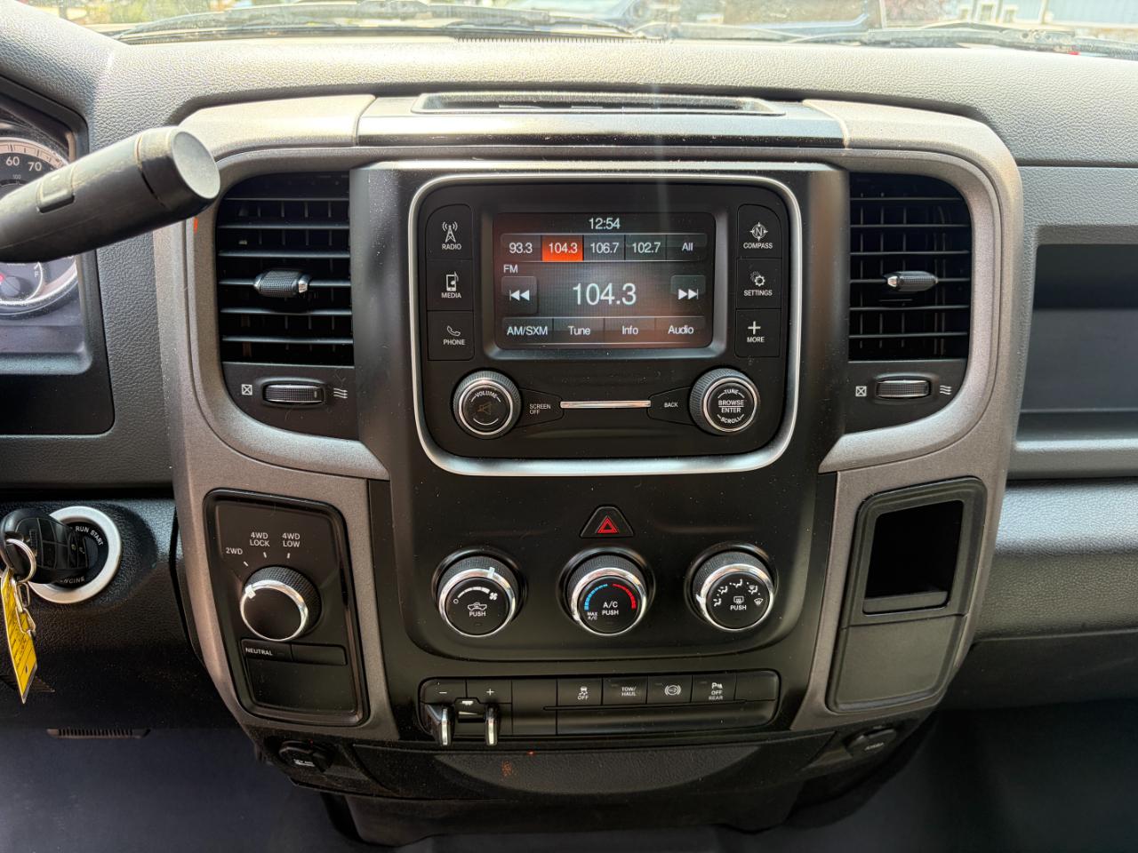 RAM 3500 Tradesman 4x4 Crew Cab 8' Box 2017