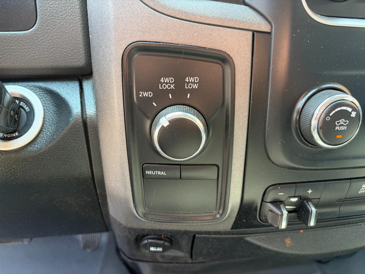 RAM 3500 Tradesman 4x4 Crew Cab 8' Box 2017