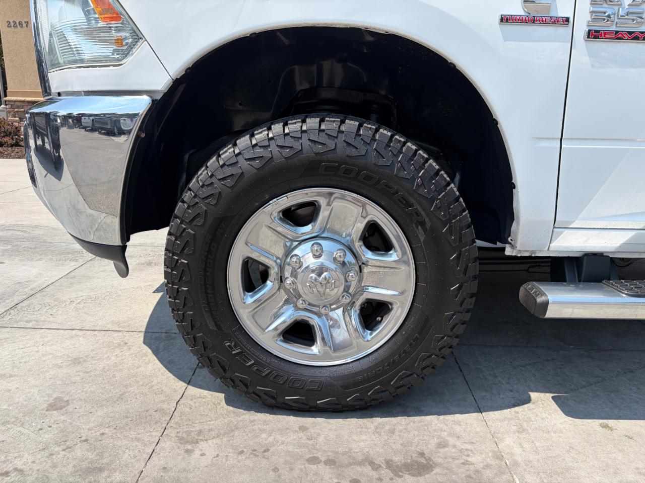 RAM 3500 Tradesman 4x4 Crew Cab 8' Box 2017