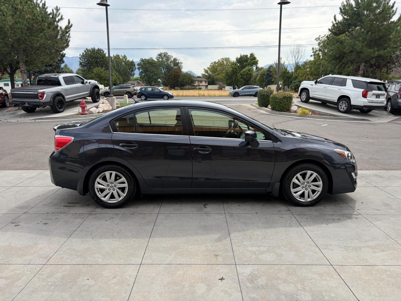 Subaru Impreza Sedan 4dr CVT 2.0i Premium 2015