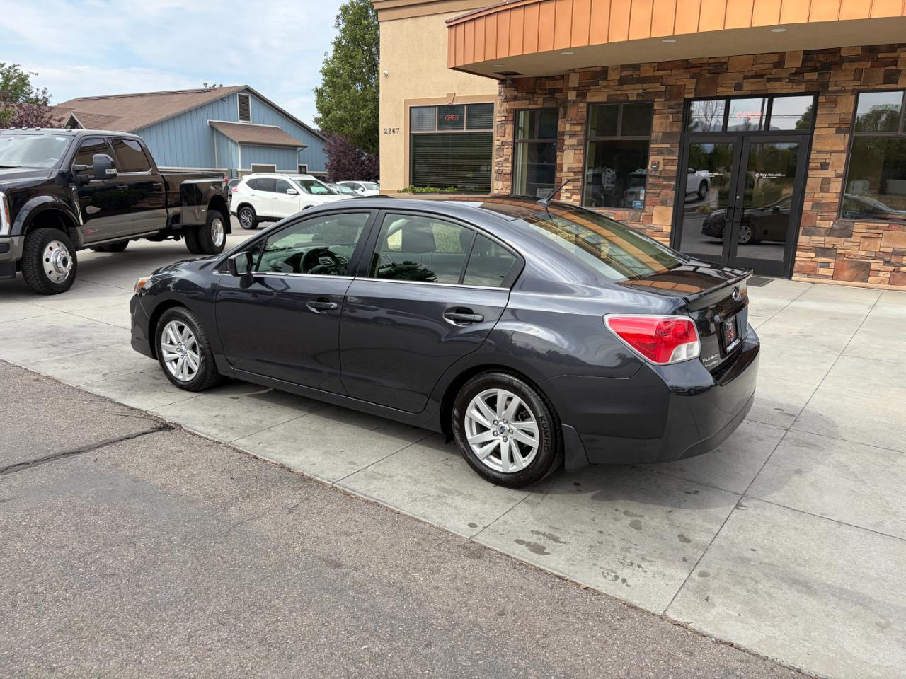 Subaru Impreza Sedan 4dr CVT 2.0i Premium 2015