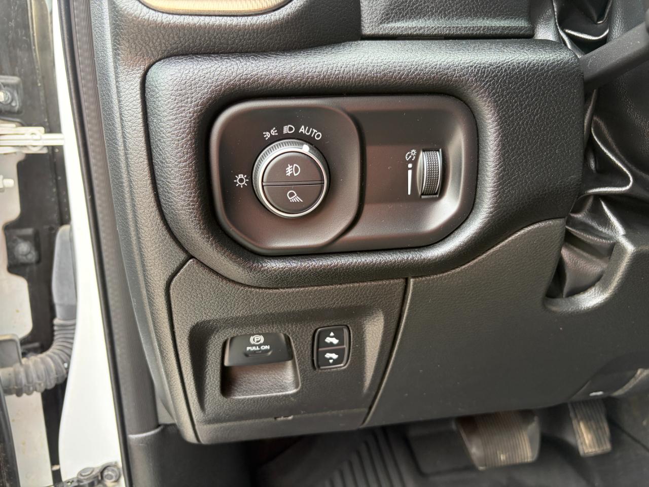 RAM 1500 Sport 4x4 Crew Cab 5'7" Box 2022