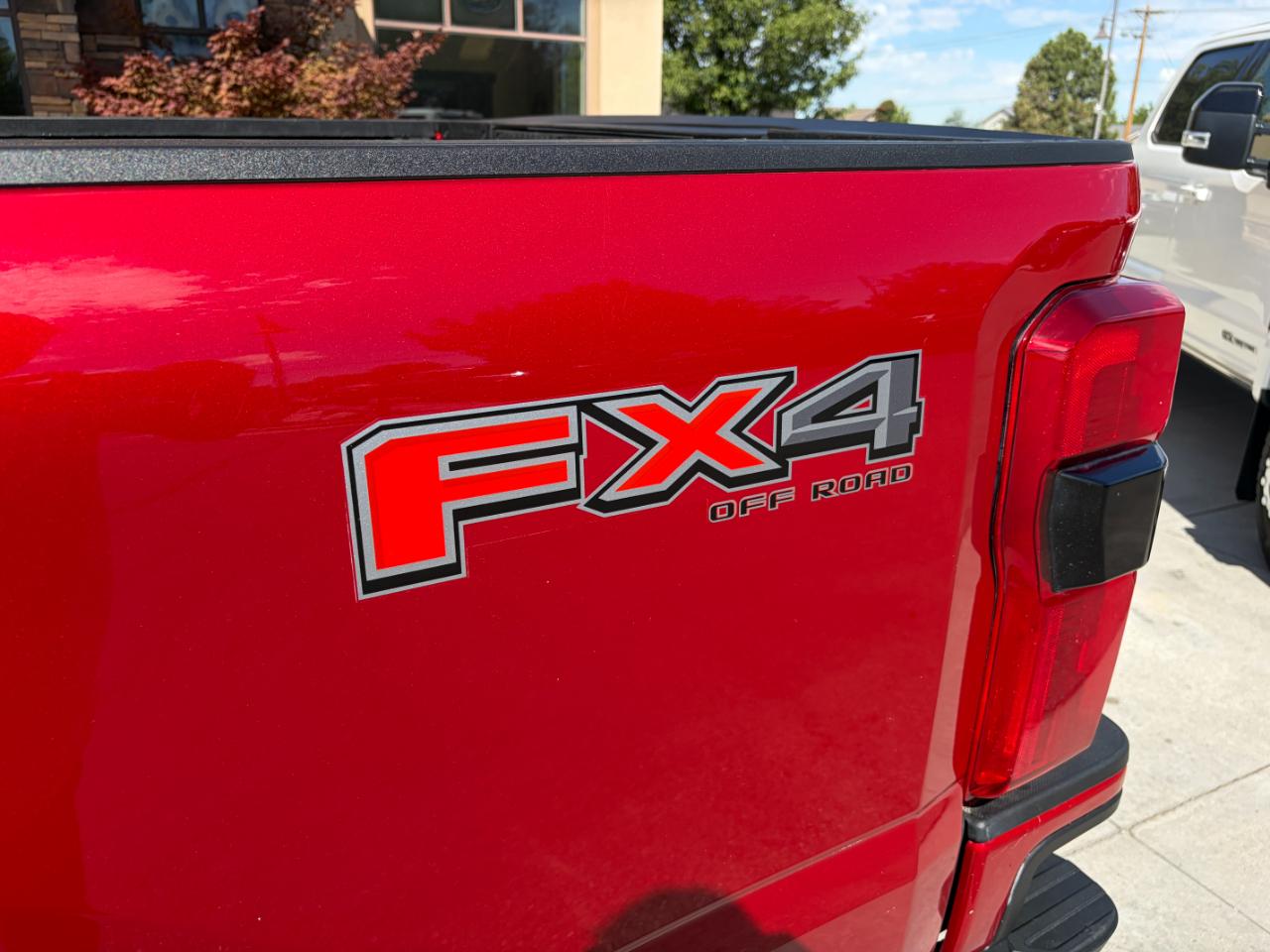 Ford Super Duty F-350 SRW XLT 4WD Crew Cab 6.75' Box 2023