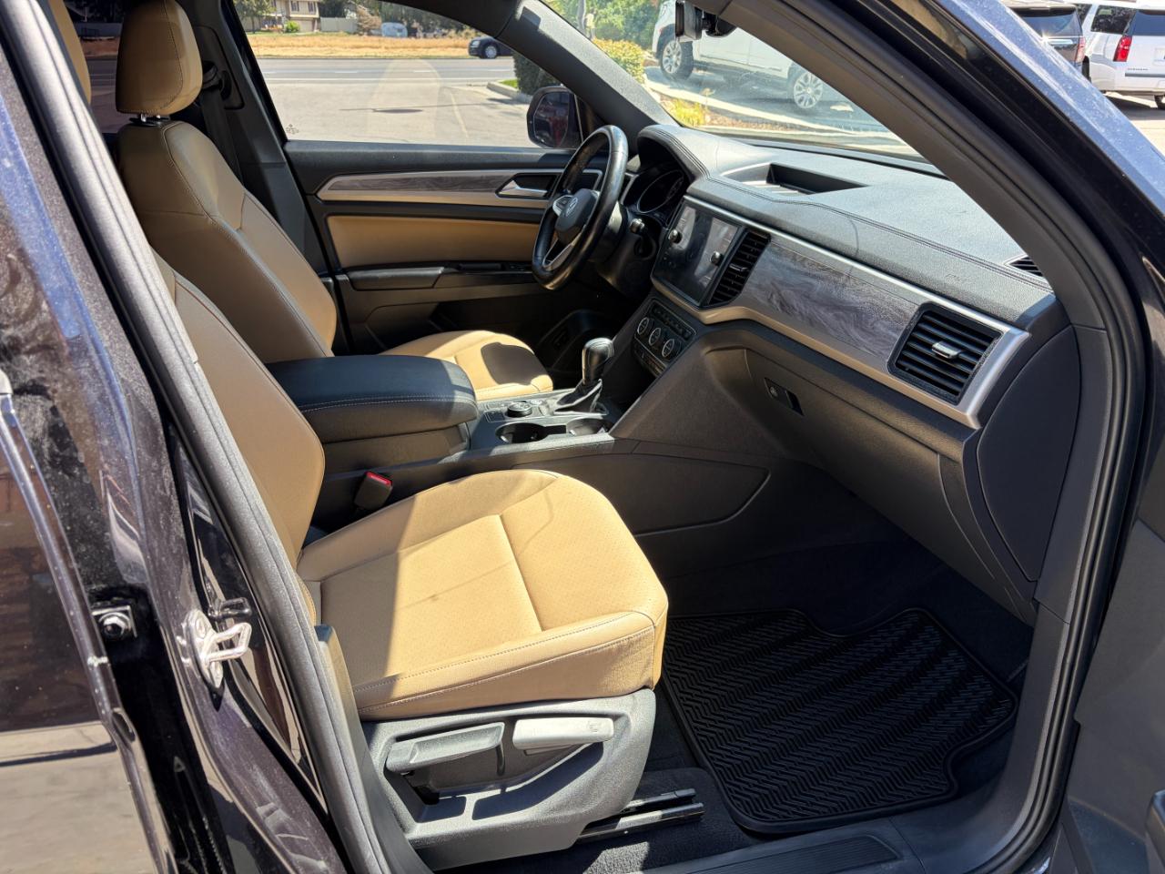 Volkswagen Atlas Cross Sport 3.6L V6 SE w/Technology 4MOTION 2020