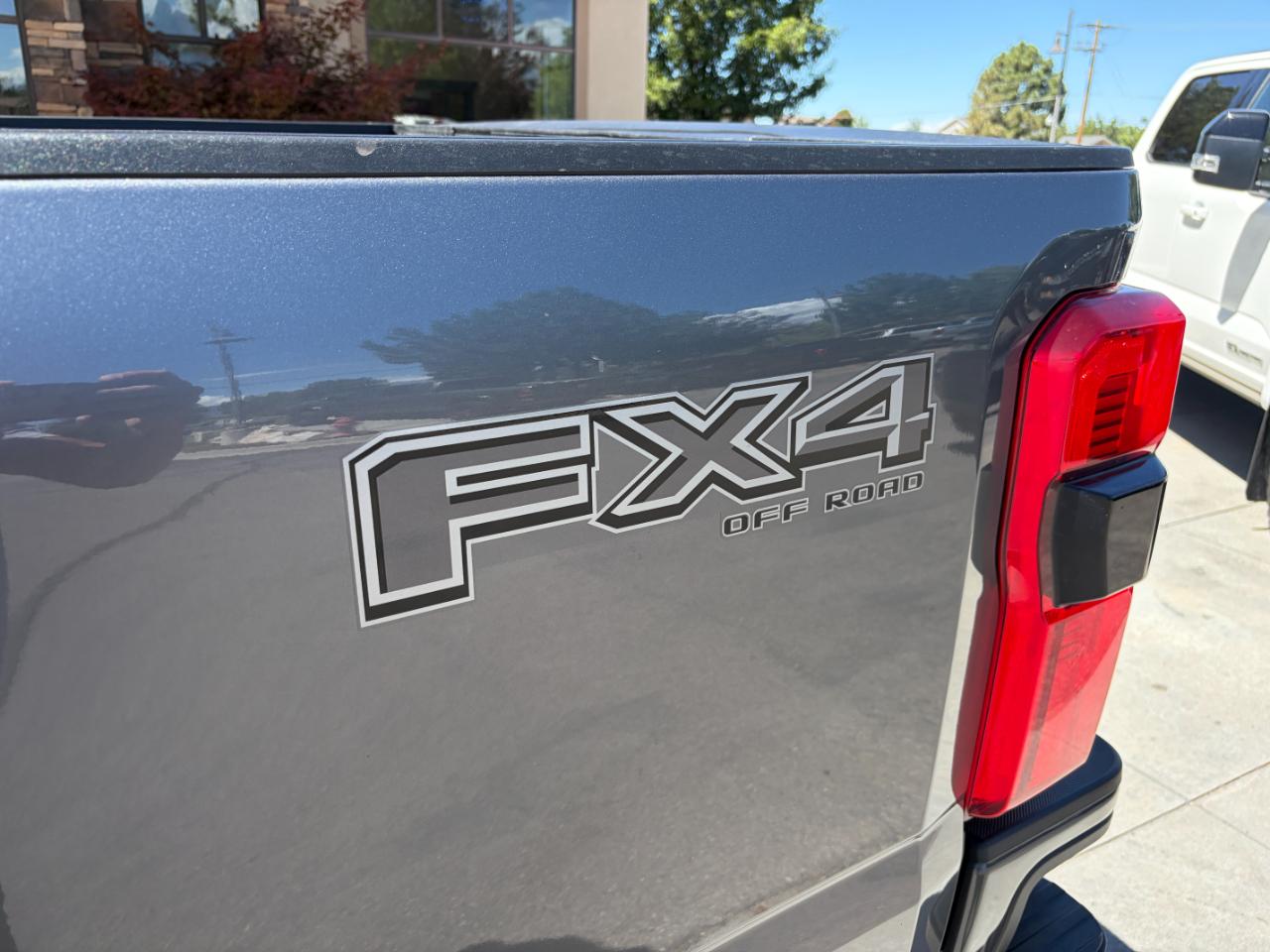 Ford Super Duty F-350 SRW Lariat 4WD Crew Cab 6.75' Box 2024