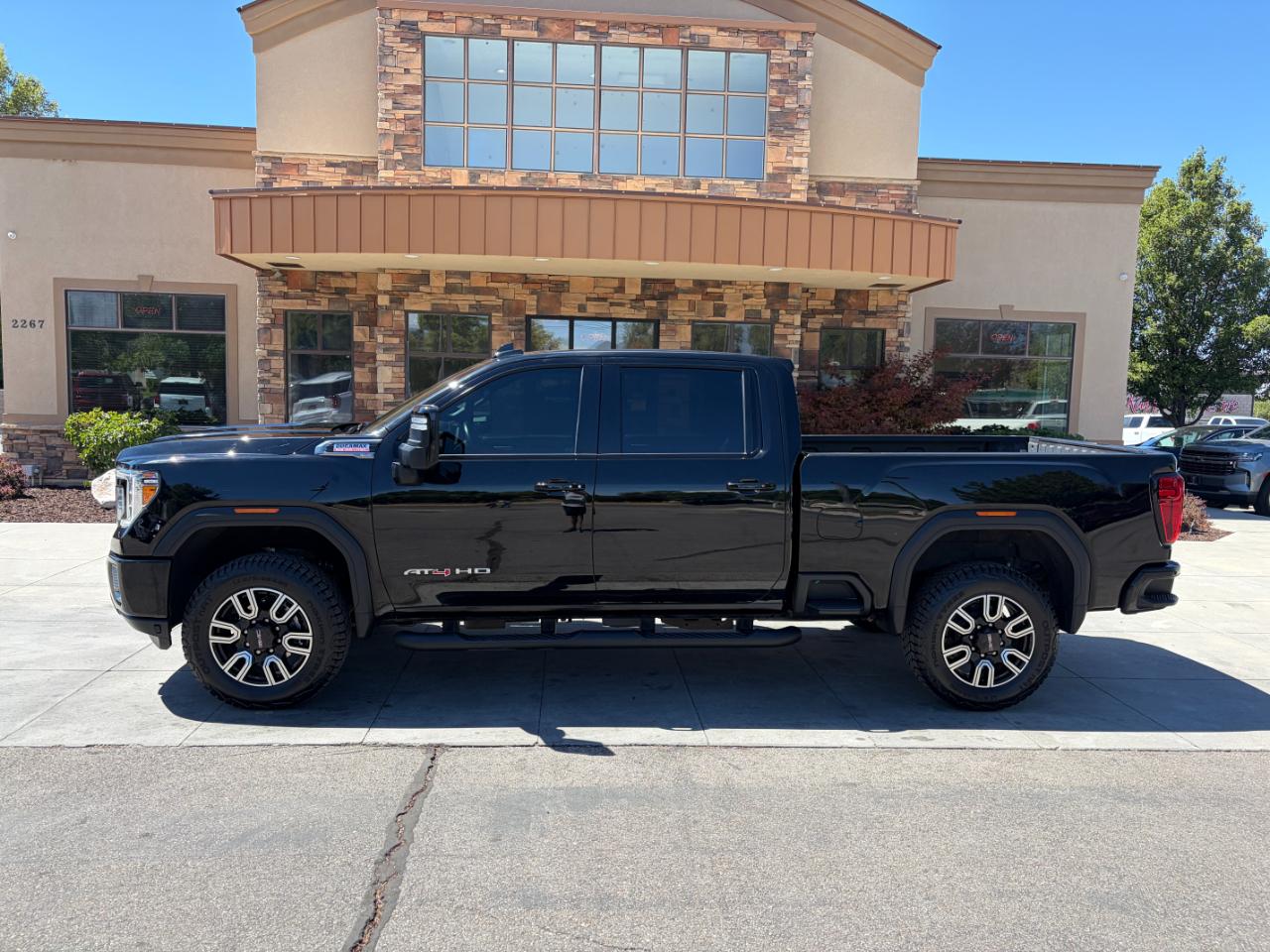GMC Sierra 3500HD 4WD Crew Cab 159" AT4 2022