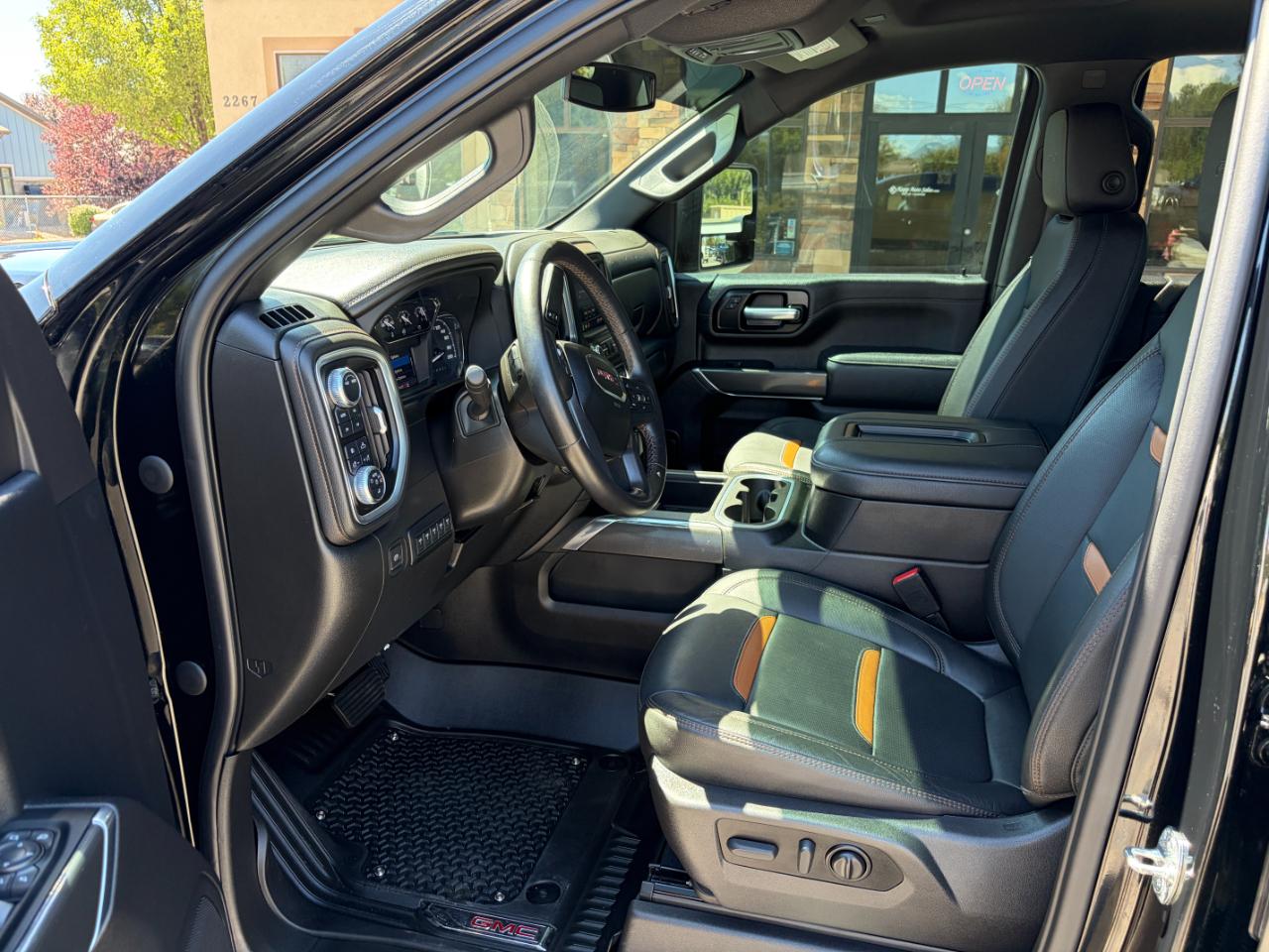 GMC Sierra 3500HD 4WD Crew Cab 159" AT4 2022