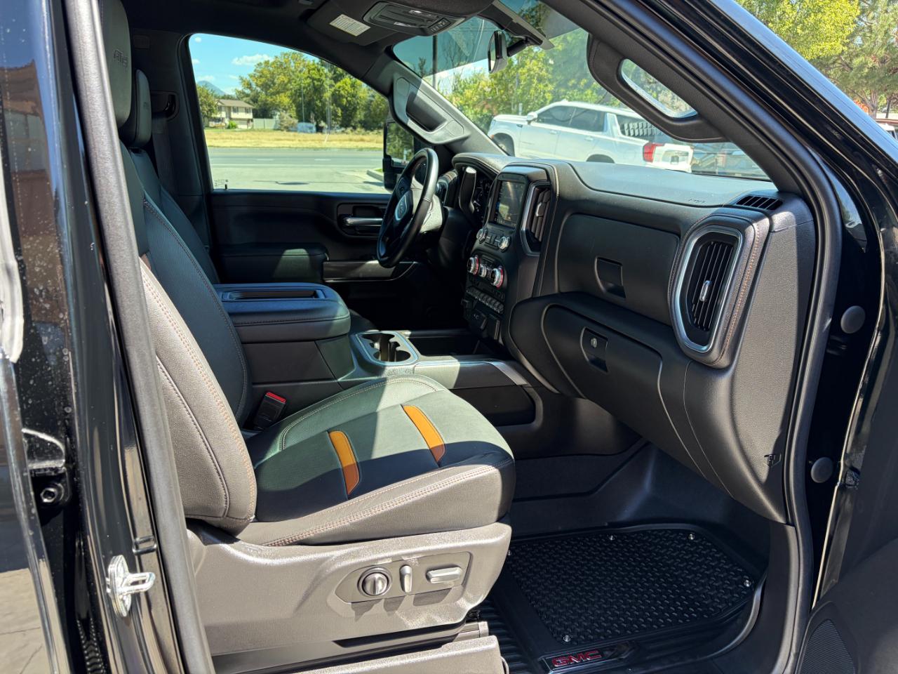 GMC Sierra 3500HD 4WD Crew Cab 159" AT4 2022