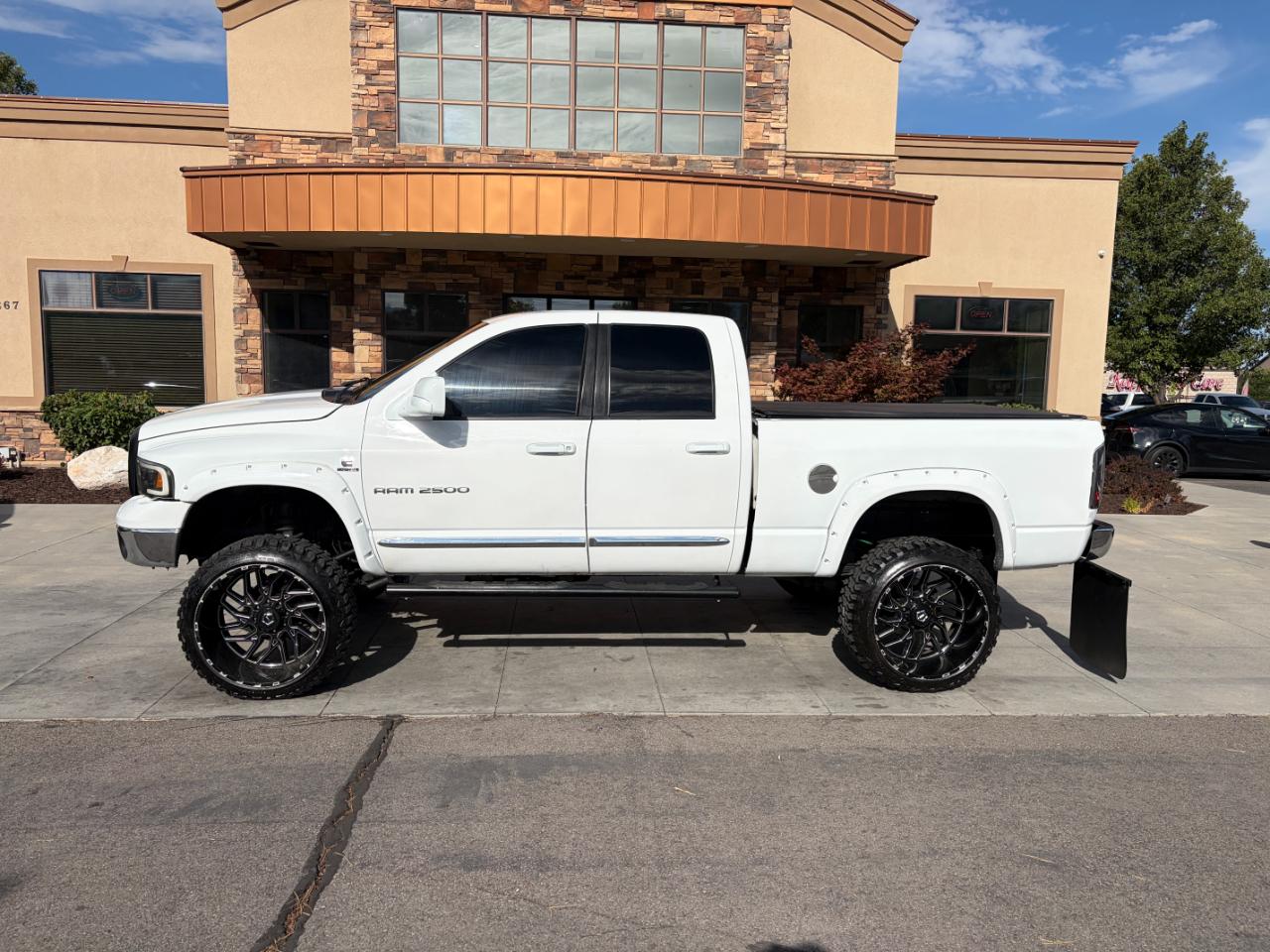 Dodge Ram 2500 4dr Quad Cab 140.5" WB 4WD SLT 2004