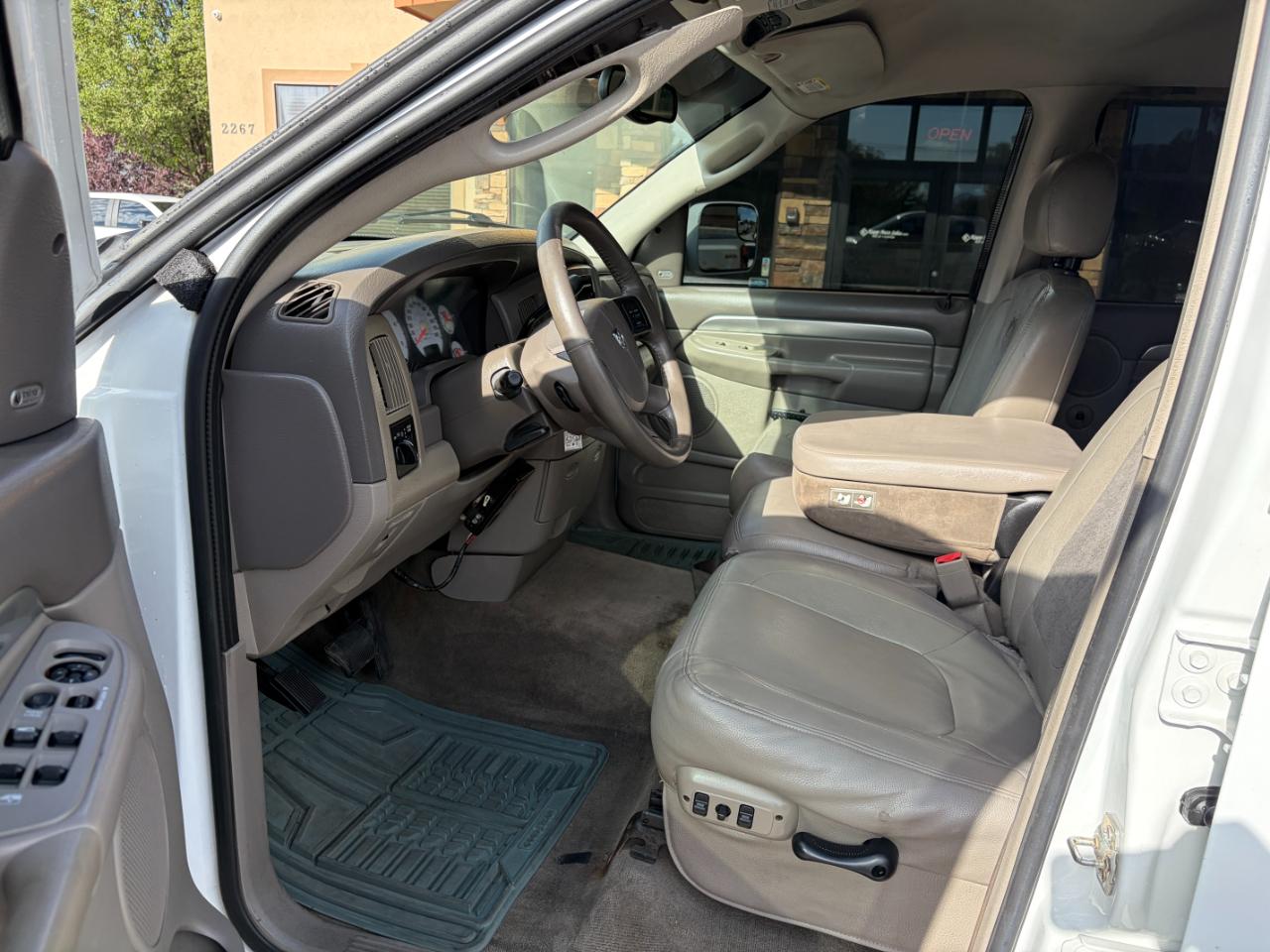 Dodge Ram 2500 4dr Quad Cab 140.5" WB 4WD SLT 2004