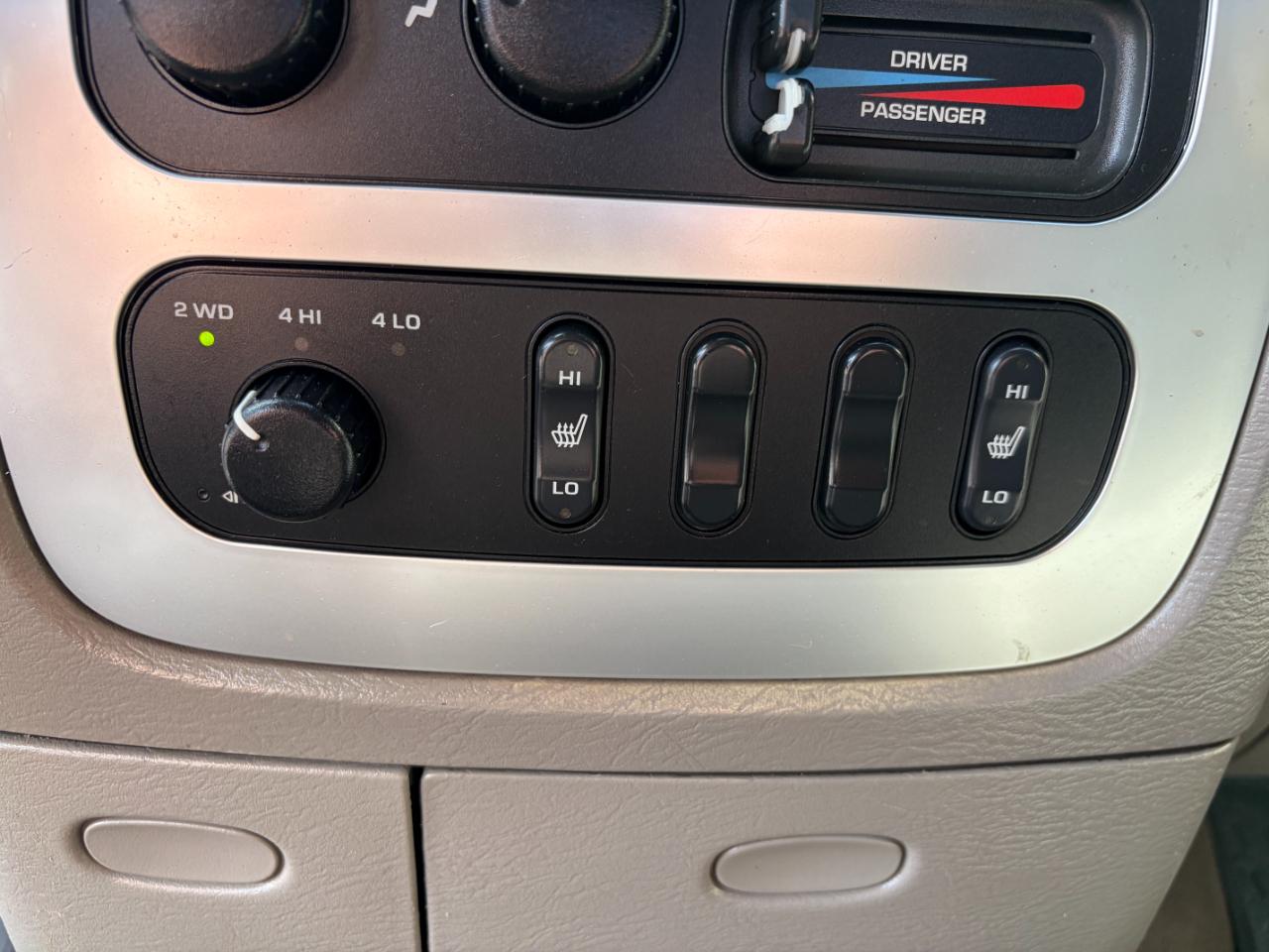 Dodge Ram 2500 4dr Quad Cab 140.5" WB 4WD SLT 2004