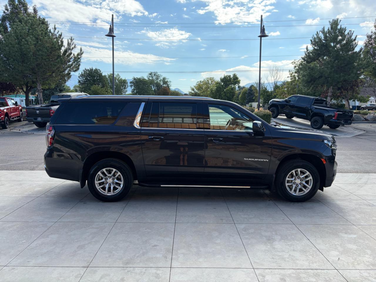 Chevrolet Suburban 4WD 4dr LS 2023