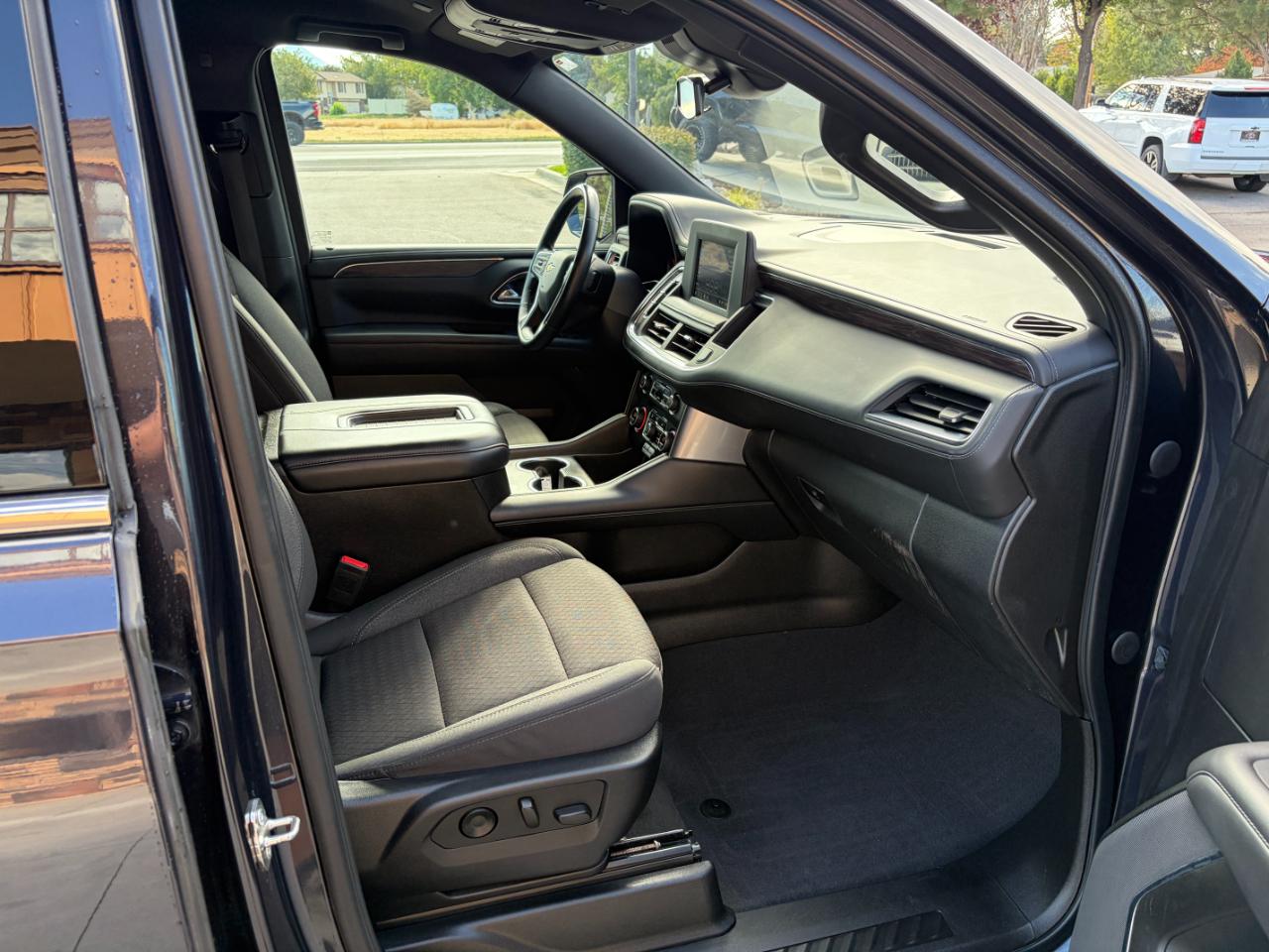 Chevrolet Suburban 4WD 4dr LS 2023