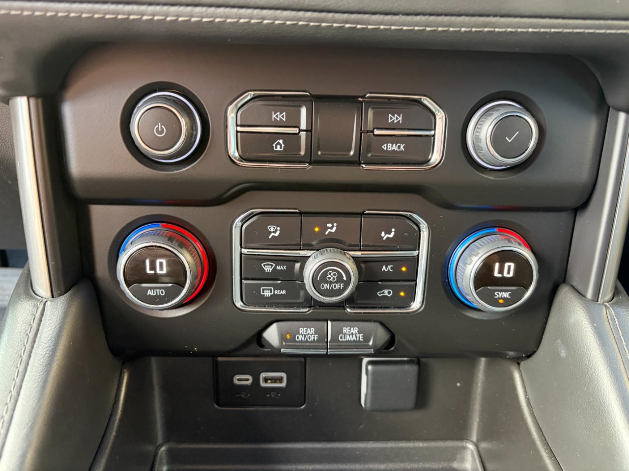 Chevrolet Suburban 4WD 4dr LS 2023