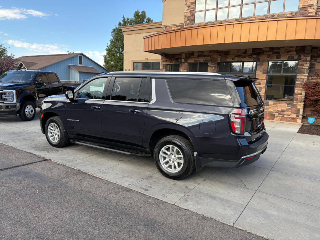 Chevrolet Suburban 4WD 4dr LS 2023