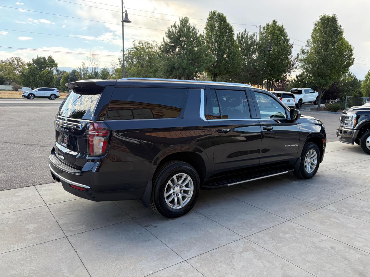 Chevrolet Suburban 4WD 4dr LS 2023