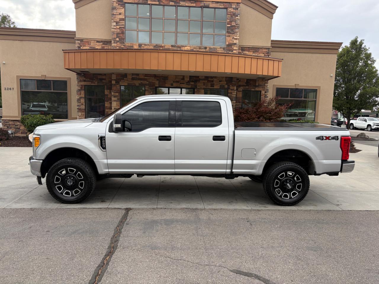 Ford Super Duty F-250 SRW XLT 4WD Crew Cab 6.75' Box 2017