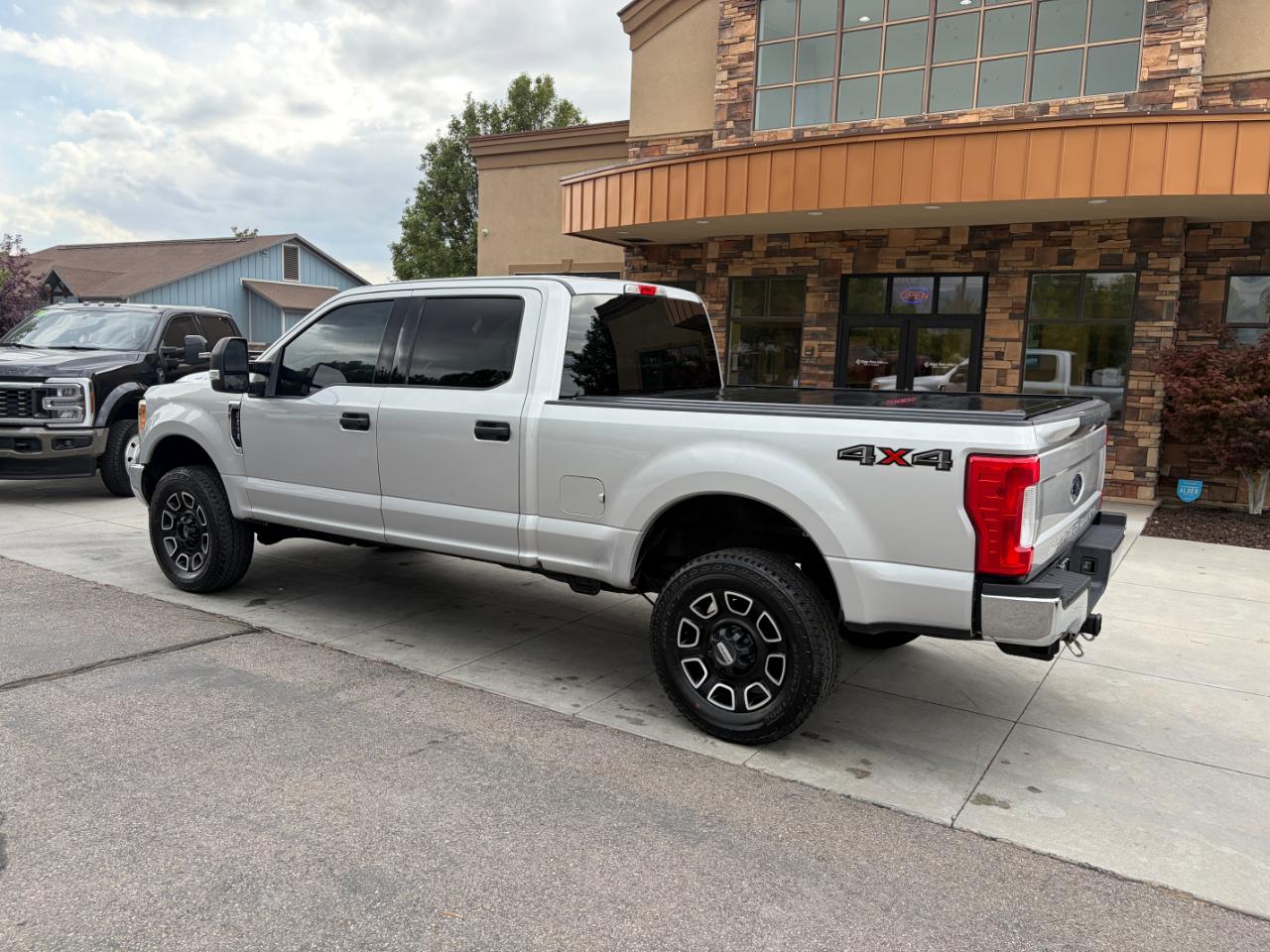 Ford Super Duty F-250 SRW XLT 4WD Crew Cab 6.75' Box 2017