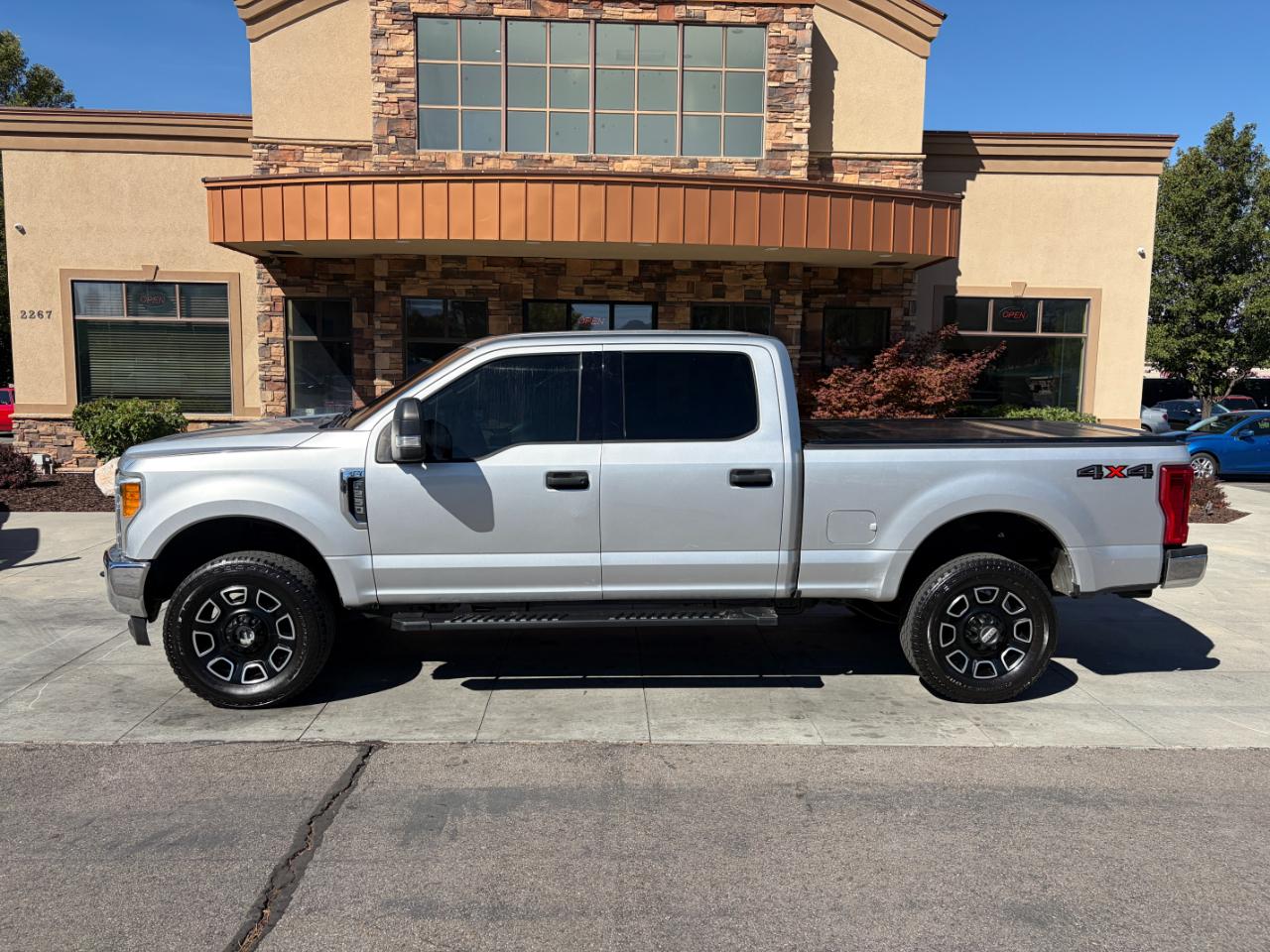 Ford Super Duty F-250 SRW XLT 4WD Crew Cab 6.75' Box 2017
