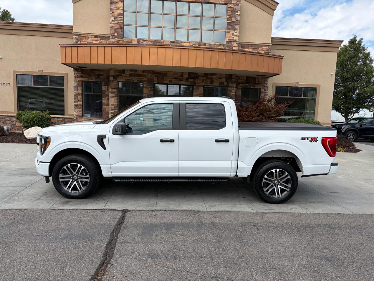 Ford F-150 XL 4WD SuperCrew 5.5' Box 2023