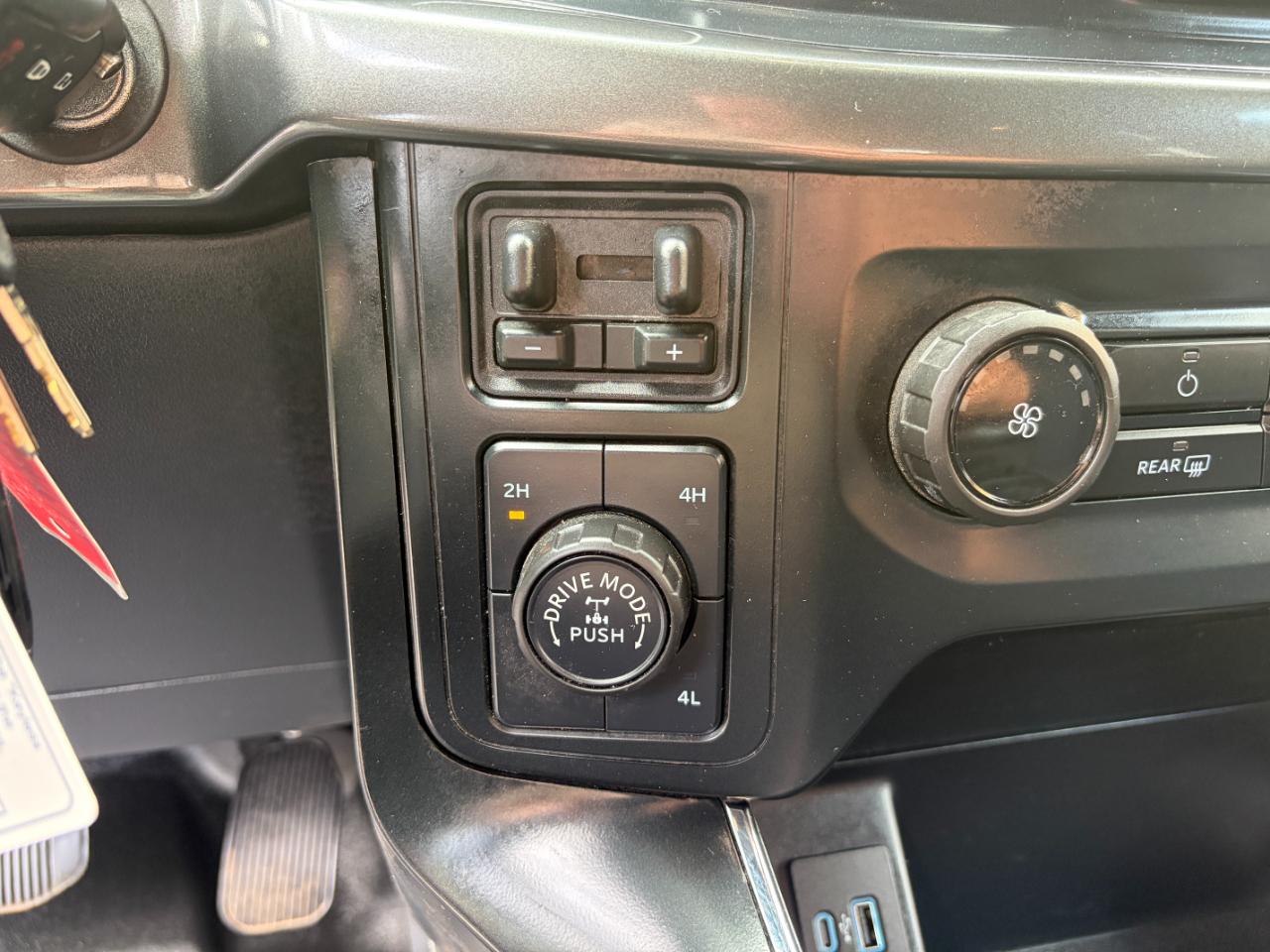 Ford F-150 XL 4WD SuperCrew 5.5' Box 2023