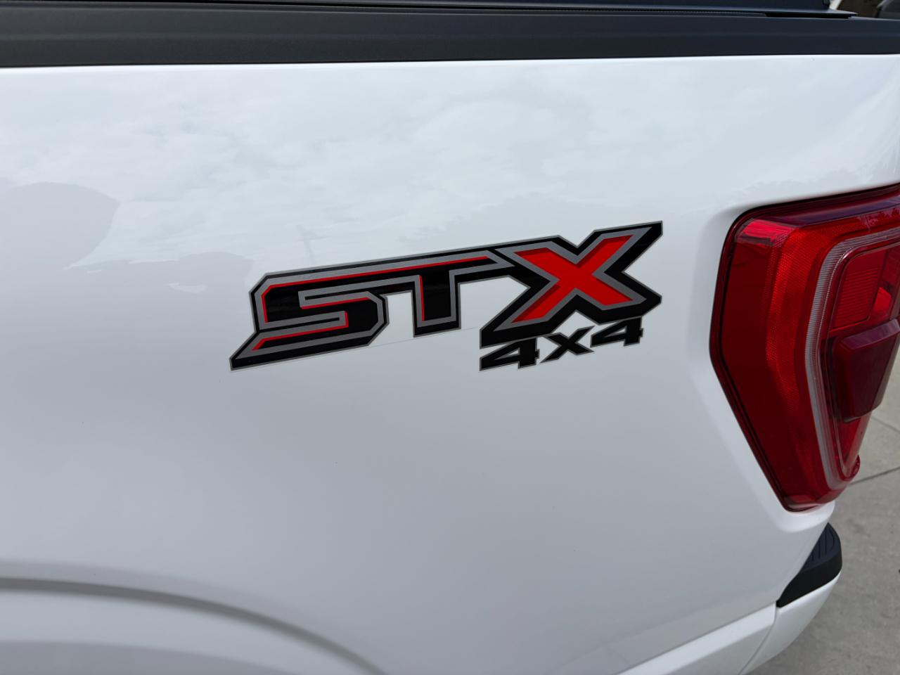Ford F-150 XL 4WD SuperCrew 5.5' Box 2023