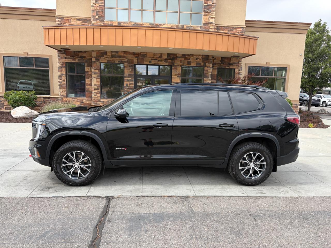 GMC Acadia AWD 4dr AT4 2024