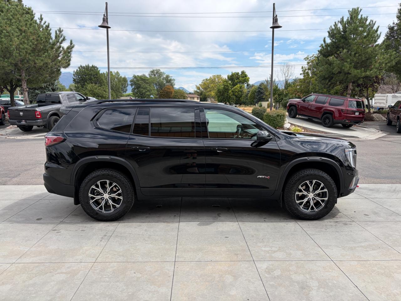 GMC Acadia AWD 4dr AT4 2024