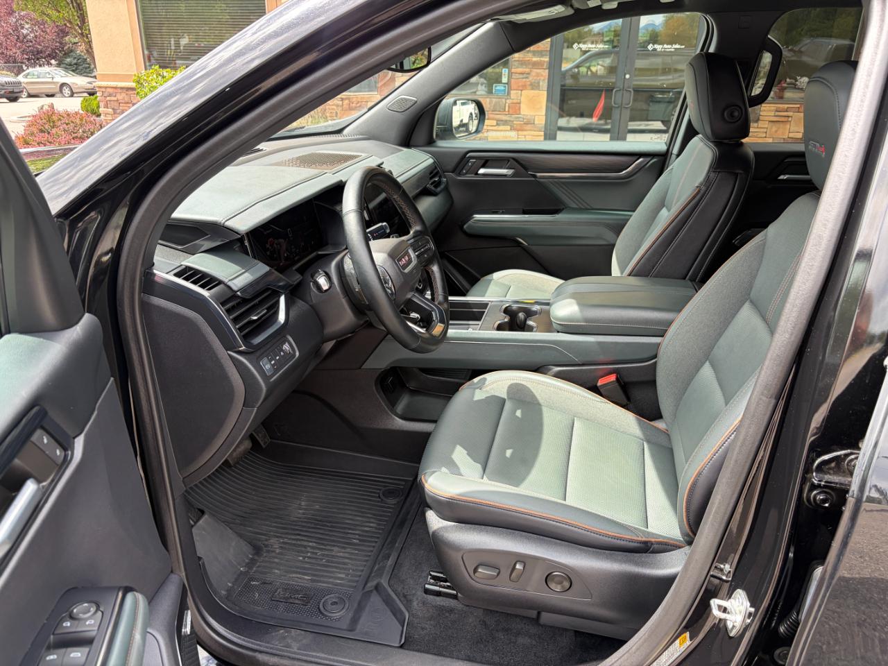 GMC Acadia AWD 4dr AT4 2024