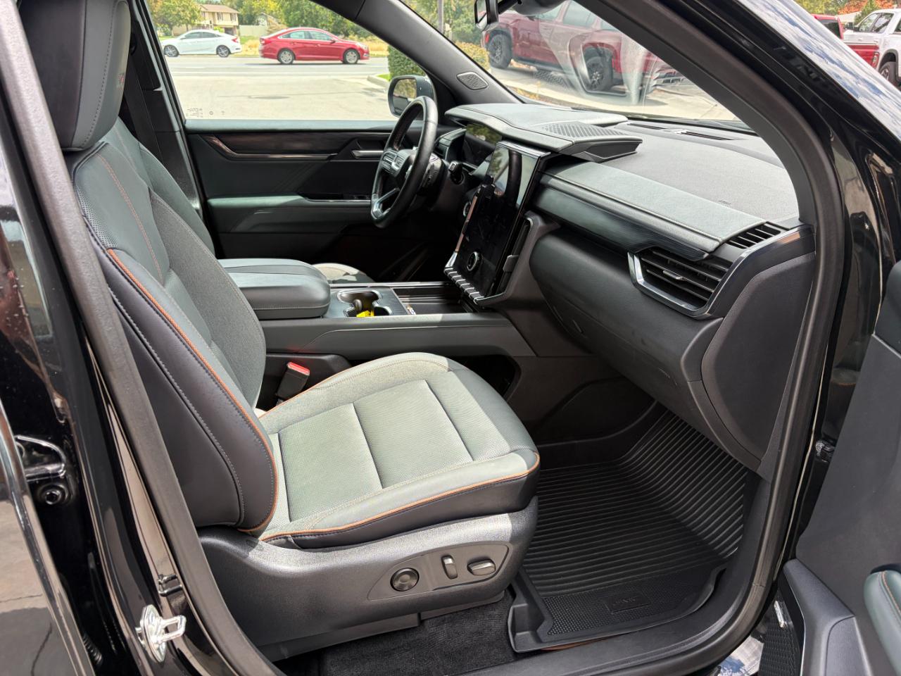 GMC Acadia AWD 4dr AT4 2024