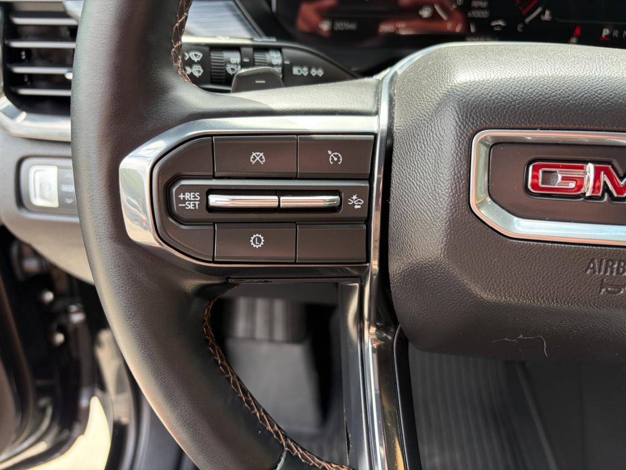 GMC Acadia AWD 4dr AT4 2024