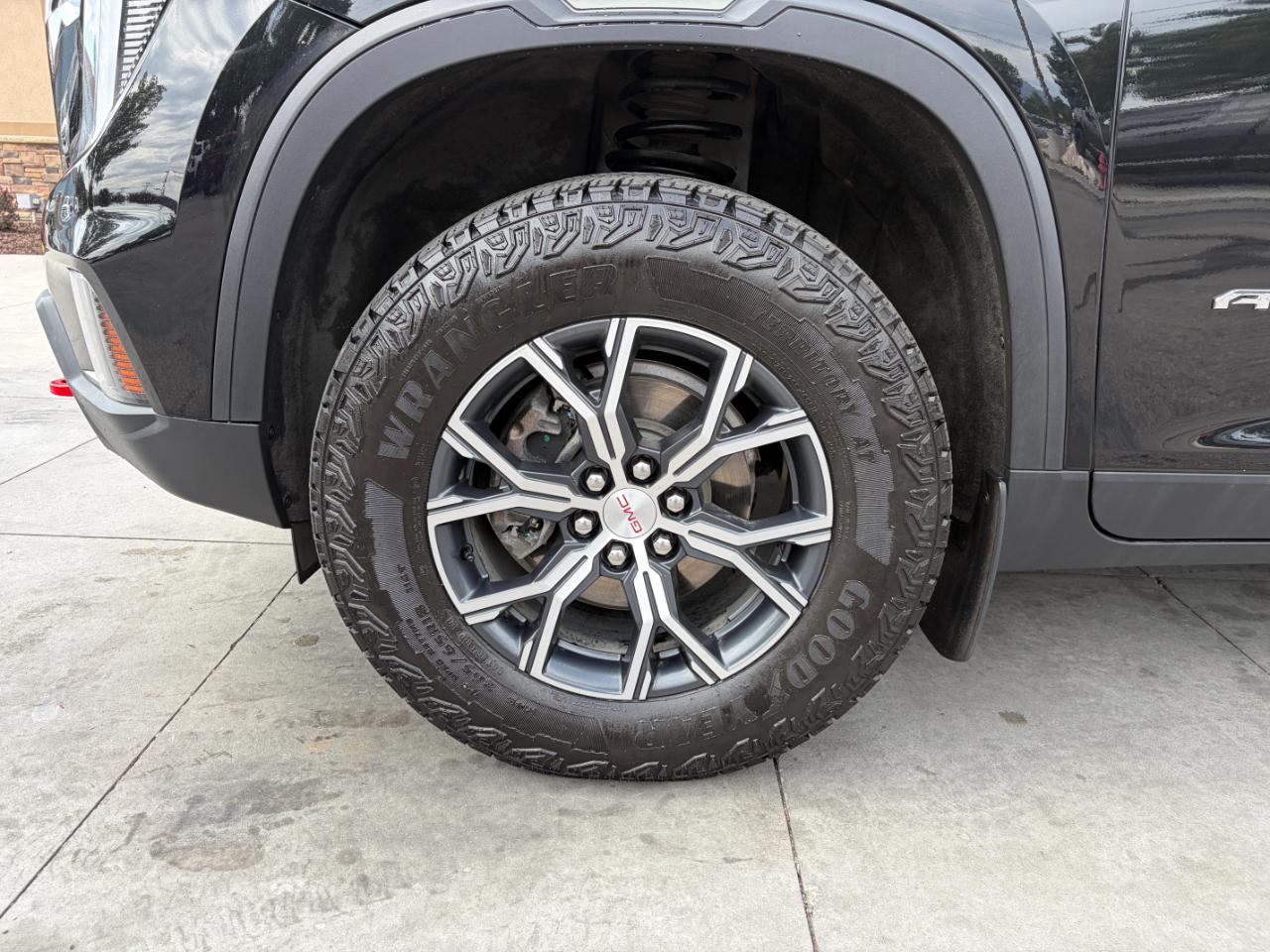 GMC Acadia AWD 4dr AT4 2024