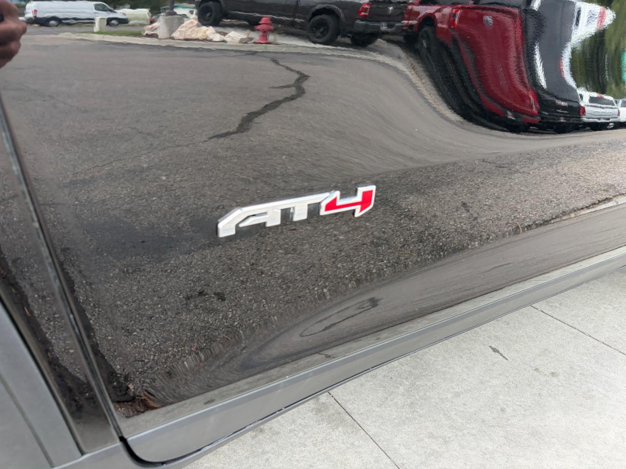 GMC Acadia AWD 4dr AT4 2024