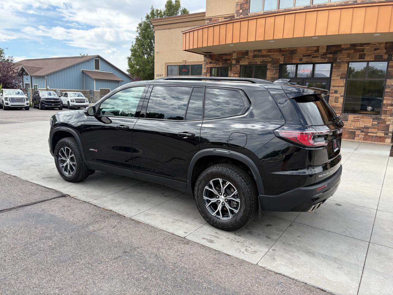 GMC Acadia AWD 4dr AT4 2024