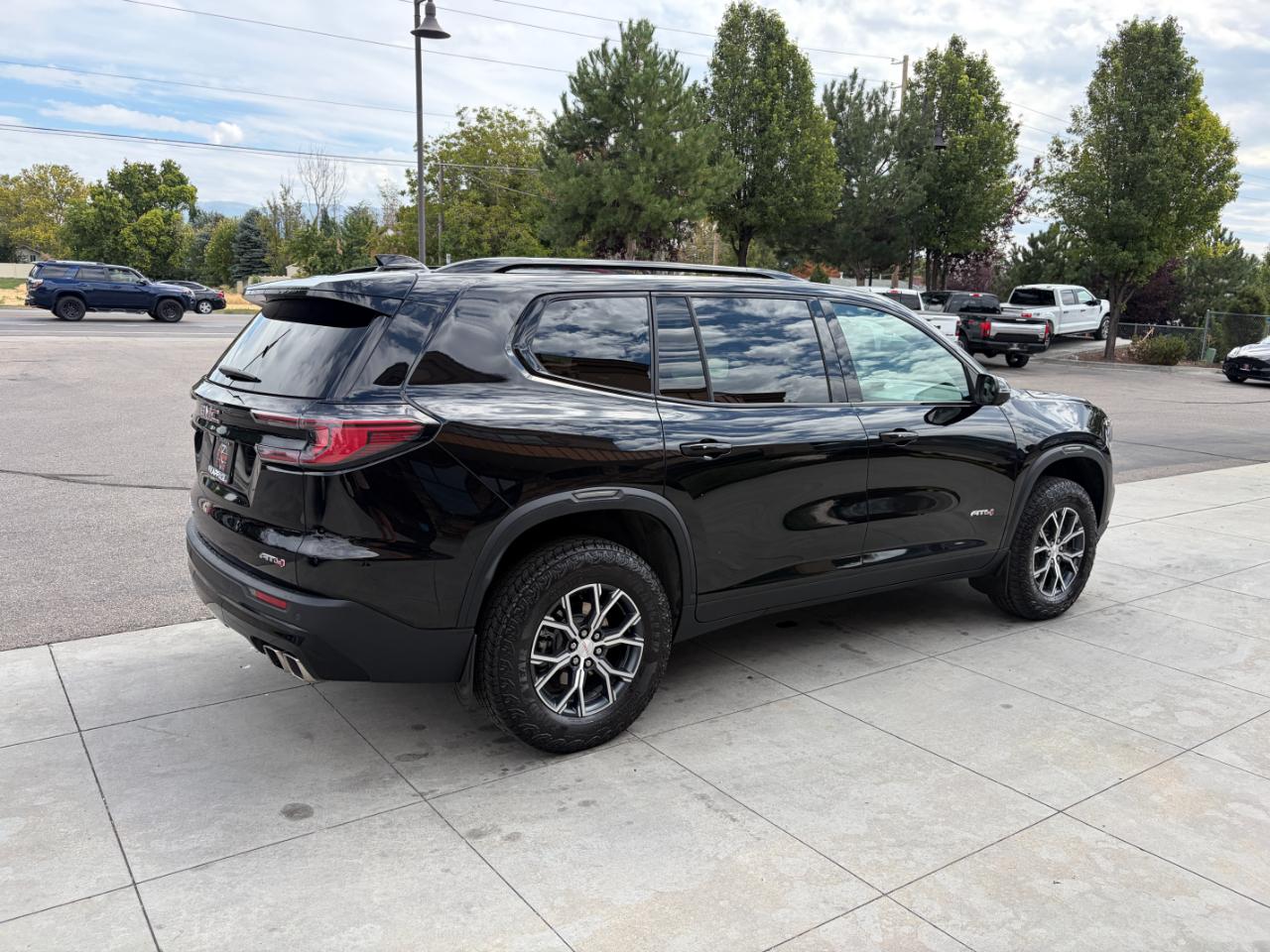 GMC Acadia AWD 4dr AT4 2024