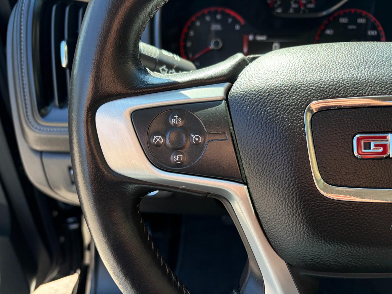 GMC Canyon 4WD Crew Cab 140.5" SLT 2015