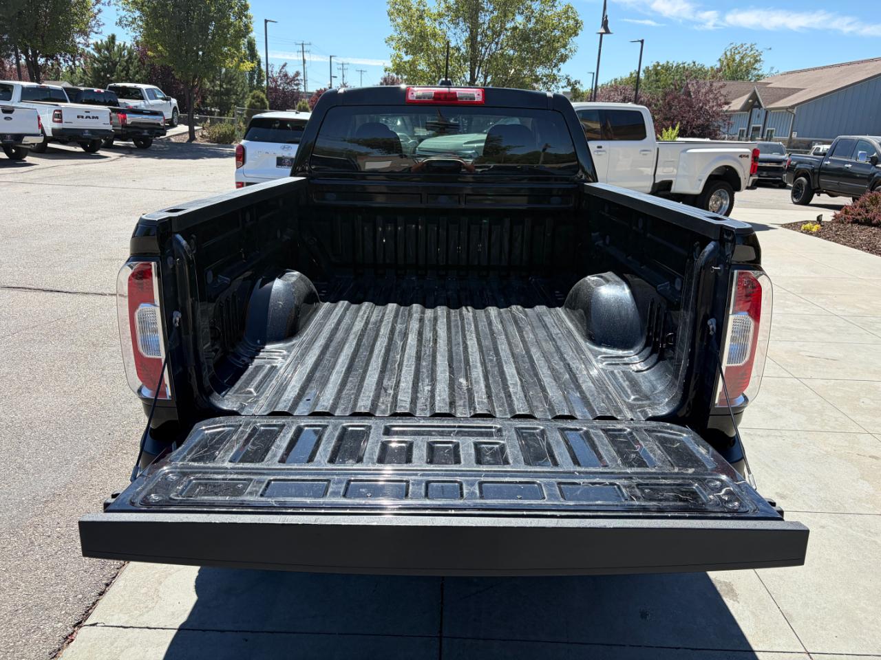 GMC Canyon 4WD Crew Cab 140.5" SLT 2015