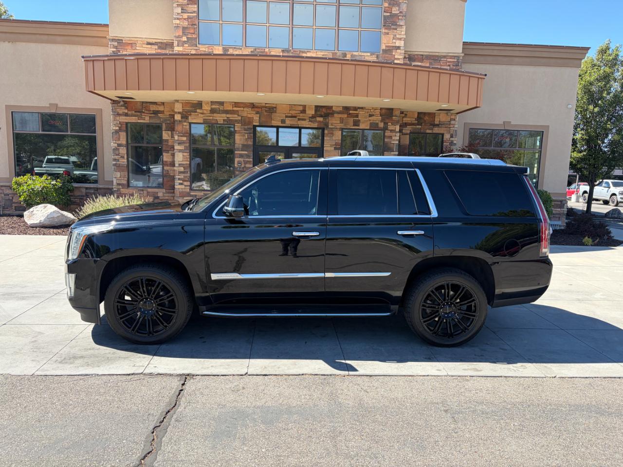 Cadillac Escalade 4WD 4dr Luxury 2018