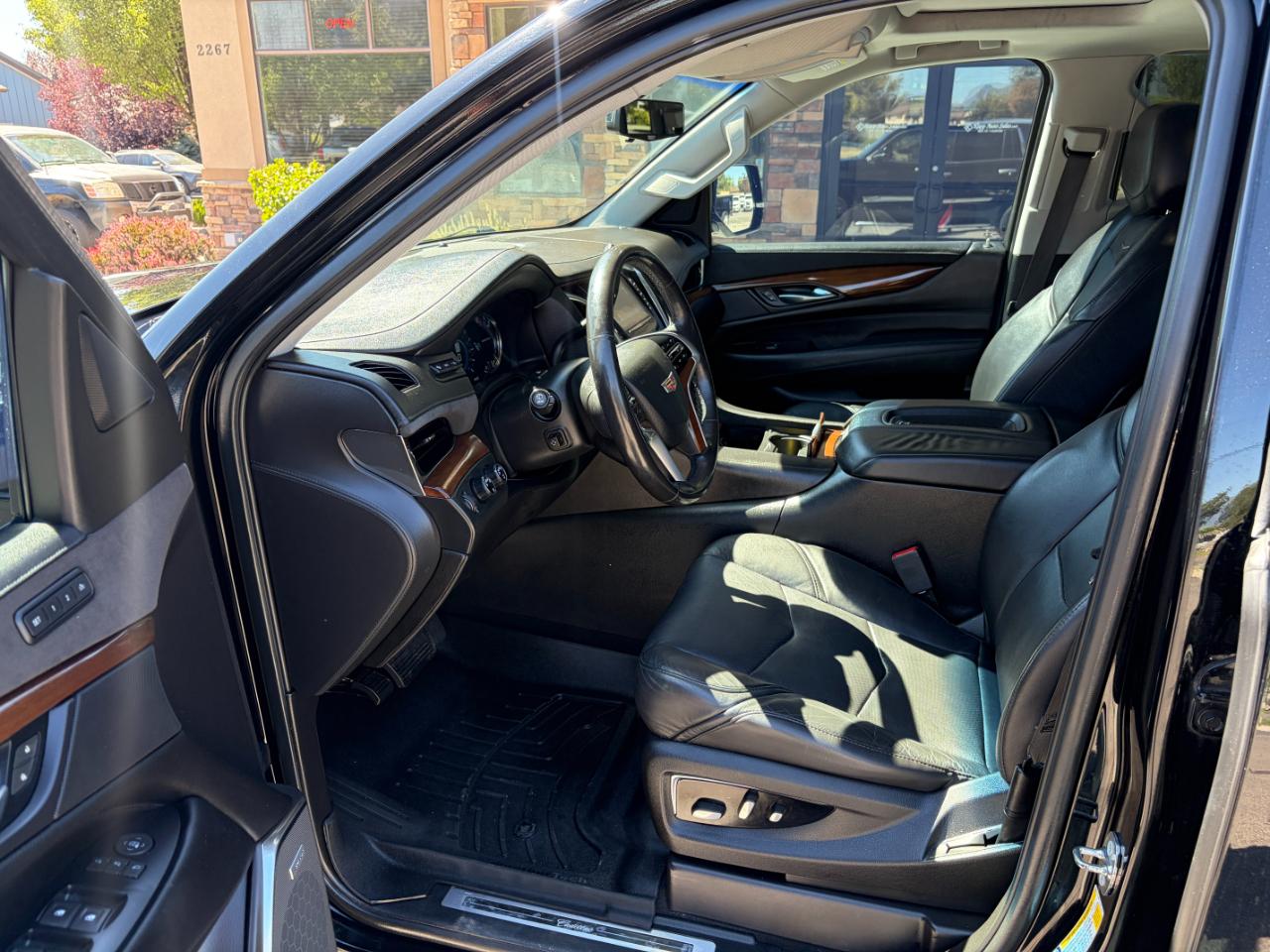 Cadillac Escalade 4WD 4dr Luxury 2018