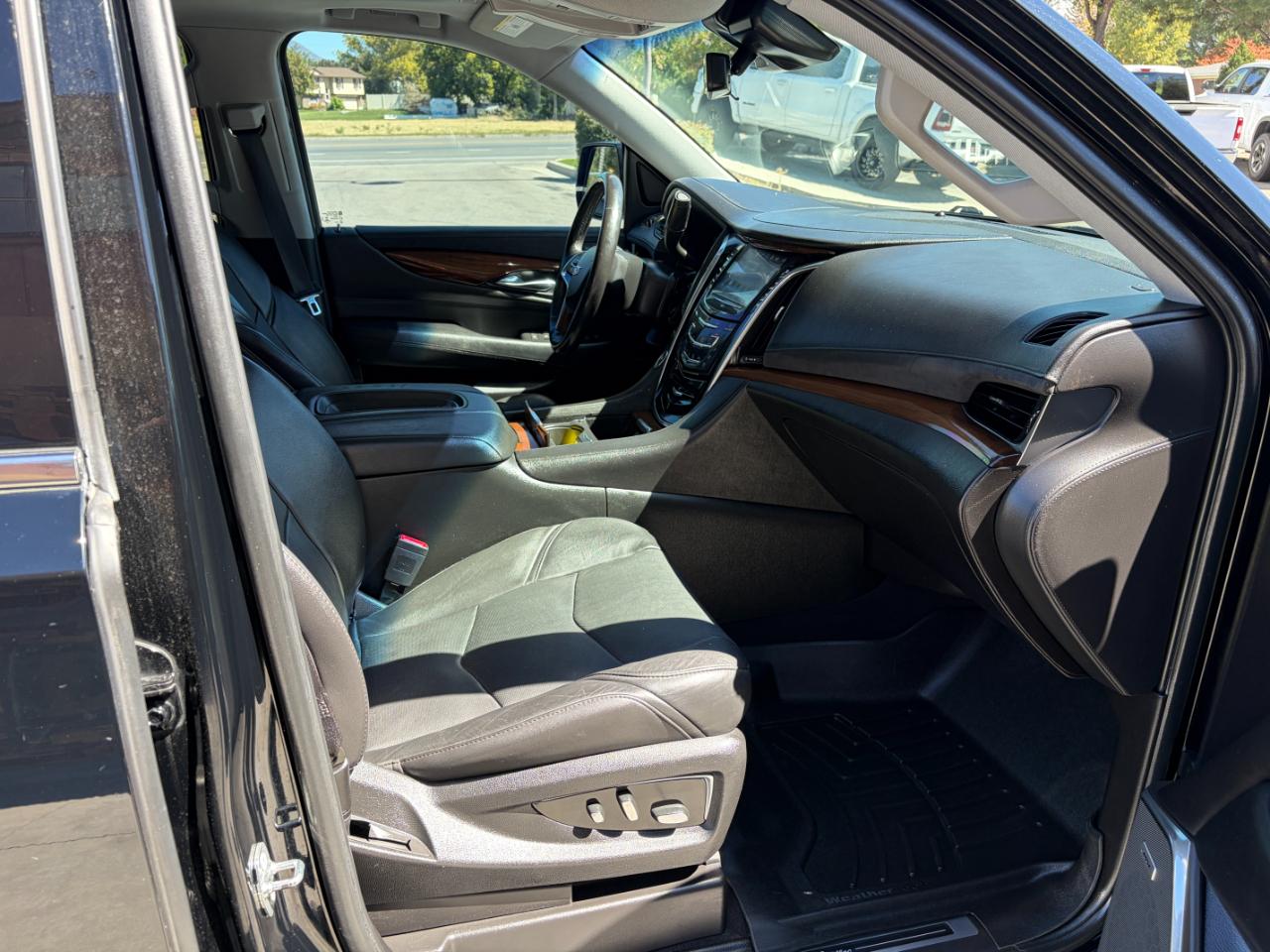 Cadillac Escalade 4WD 4dr Luxury 2018