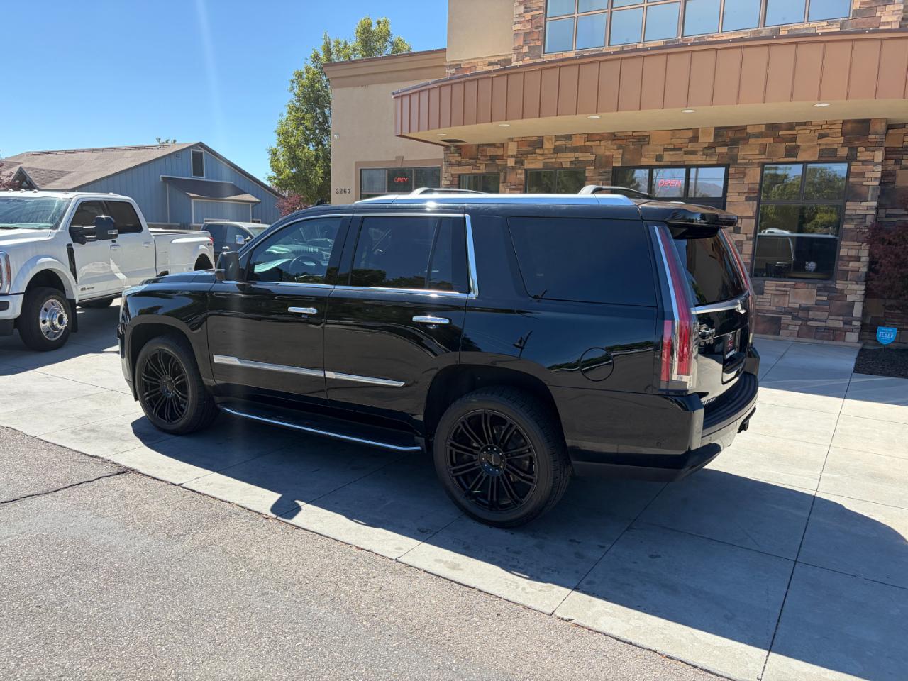 Cadillac Escalade 4WD 4dr Luxury 2018